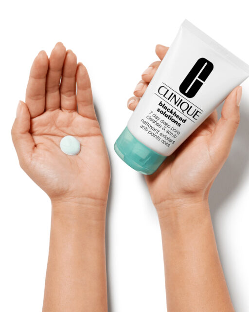 Clinique Blackhead Solutions 7 Day Deep Pore Cleanse & Scrub - Image 5