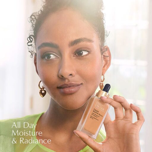 Estee Lauder Futurist SkinTint Serum Foundation With Botanical Oil Infusion SPF 20 - Image 5