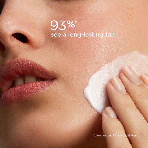 Clarins Self-Tanning Milky Lotion - Image 3
