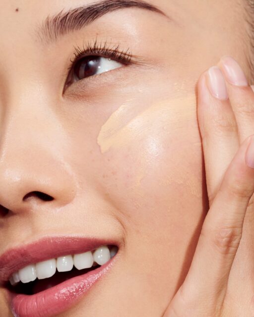 Clinique Even Better Clinical™ Vitamin Makeup Broad Spectrum SPF50 - Image 2